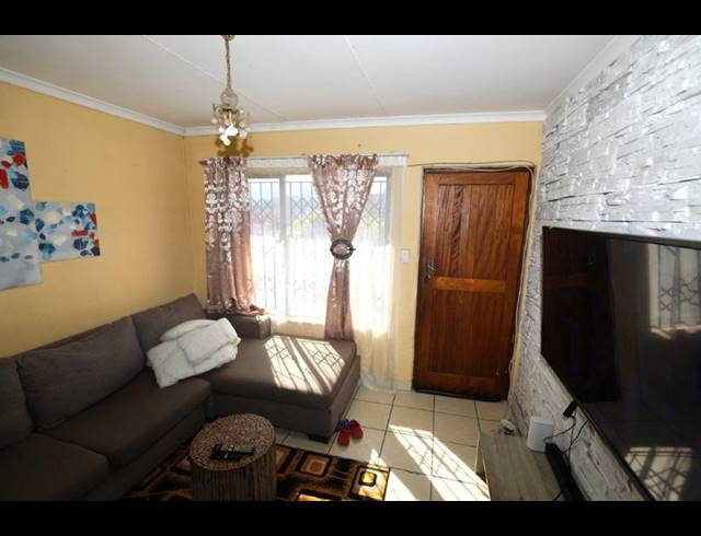 3 BEDROOM TOWNHOUSE FOR SALE IN BERKSHIRE DOWNS